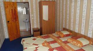 Гостиница Guest House GorodOk Черноморское Стандартный двухместный номер с 2 отдельными кроватями-4